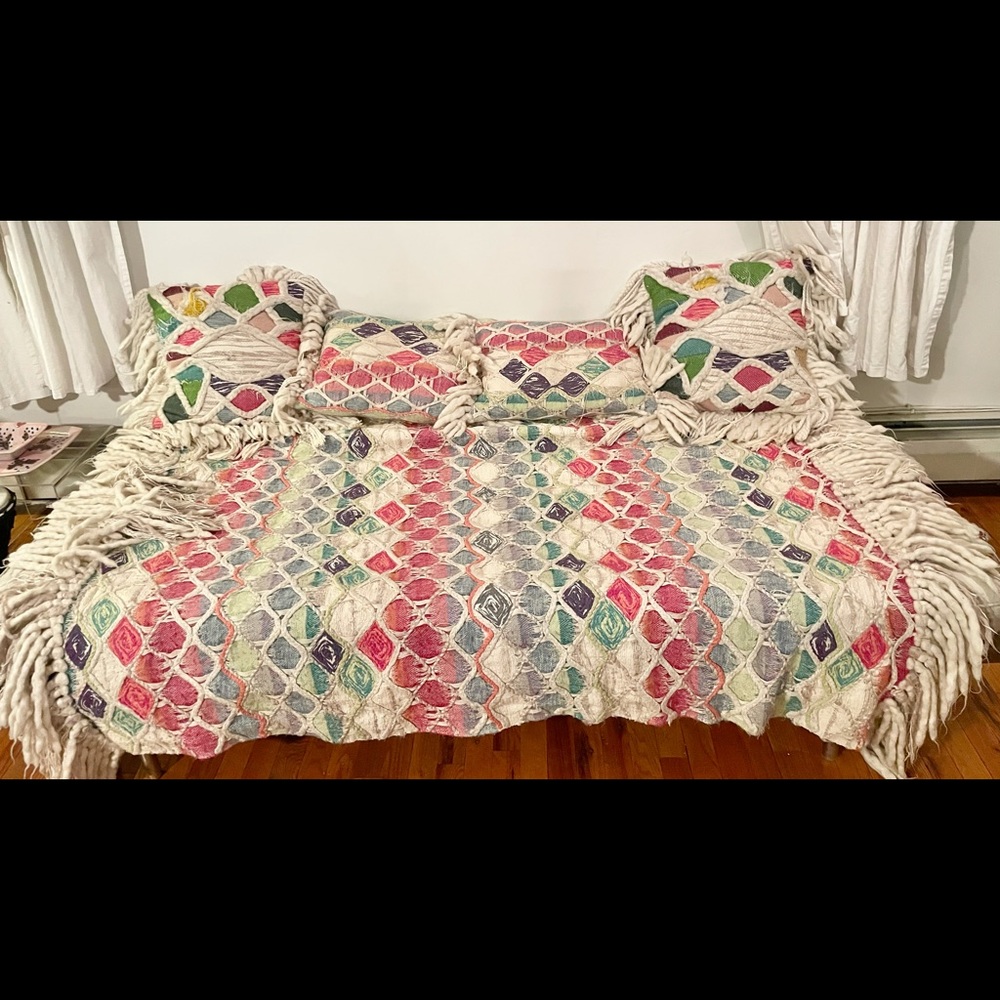 COPY - Gorgeous Tammy Kanat for Anthropologie quilt & 4 pillow covers.